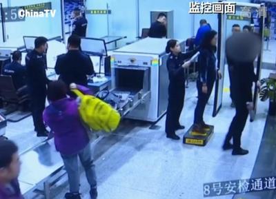 飛機(jī)禁煙時代 從鞋中藏匿打火機(jī)看安檢的警惕性